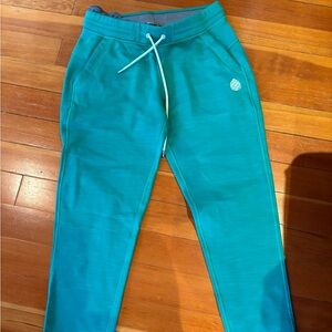 Stio women’s Gannett Peak fleece joggers.